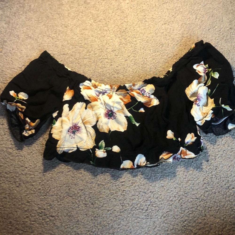 Crop, Off the shoulder shirt